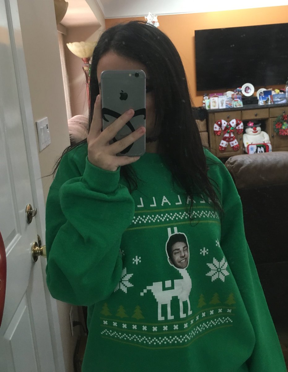 deglamcrize's tweet image. Going to the fams house wearing Twaimz this year! @issa ❤ Merry Christmas❤️🎅🏼🎄👼🏼