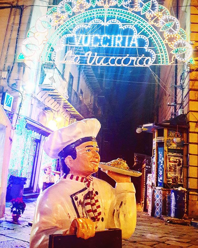 amadmonkstyle's tweet photo. Pizza. Vucciria. Palermo . . #amadmonkstyle #christmas #palermostreets #palermo #vucciria #pizza #chef #piazza #igers #ig_sicily #ig_palermo #sicilia #italia #food #cibo #market #mercato https://t.co/kZto06Gcq5 https://t.co/tdf7cVZtul