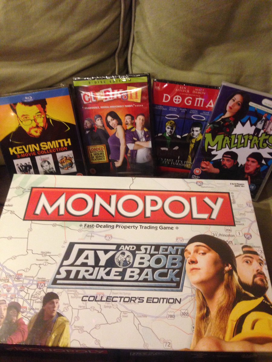 Jessica_Platten's tweet photo. Santa did good this year! 🎁@ThatKevinSmith @JayMewes #snootch! https://t.co/wVa9QjiExW