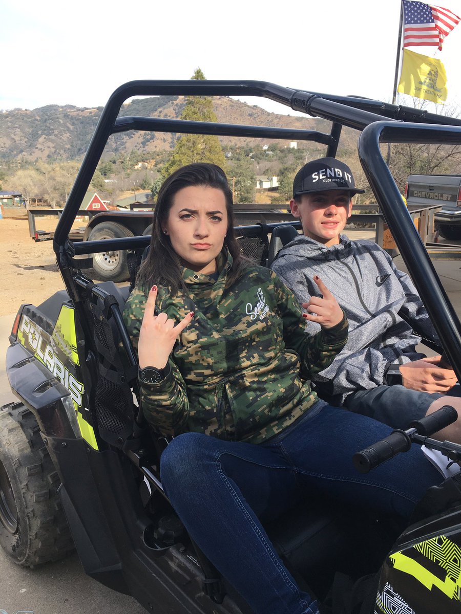 SherryIsHairy's tweet photo. Just send it @EltonCastee @HeathHussar #sendit #senditcc #tfil https://t.co/qqKjjqY3TZ