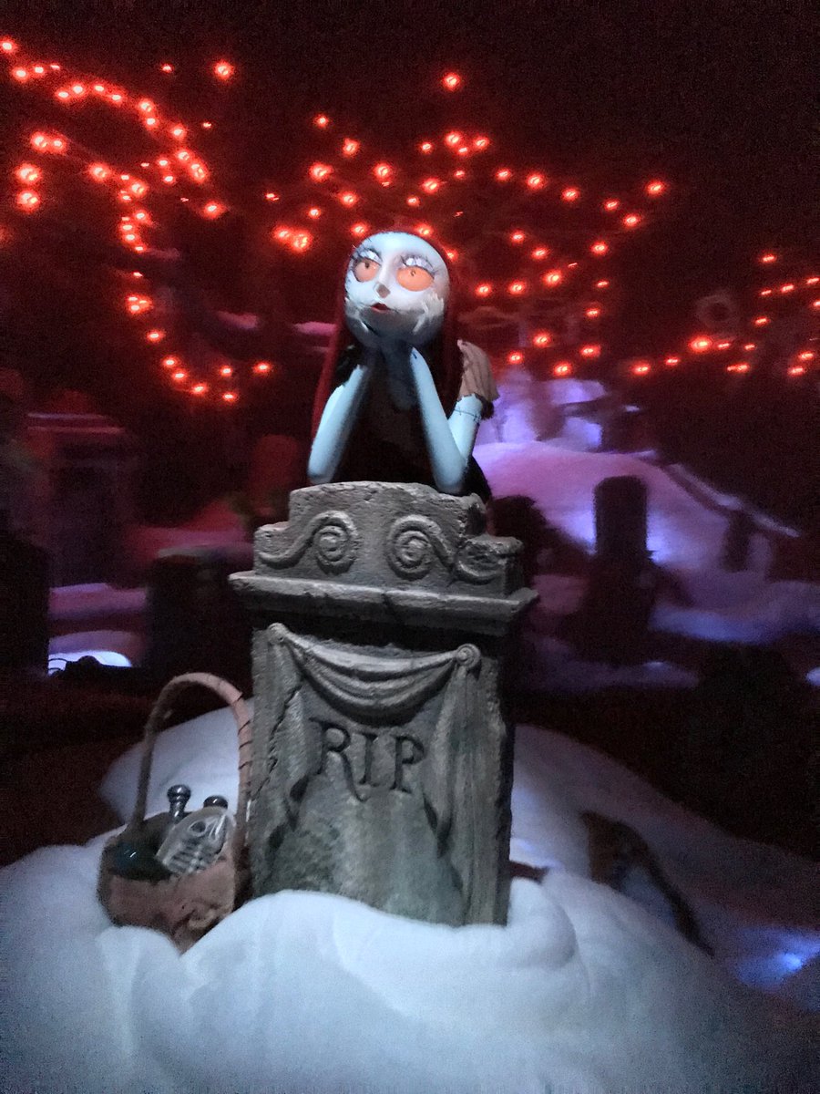 FoolishMortalsD's tweet photo. Merry XMS from all of us at Foolish Mortals Doc! #disneyland #hauntedmansion #jackskellington #nmbx #timburton #merryxms https://t.co/kiYUJskkF7