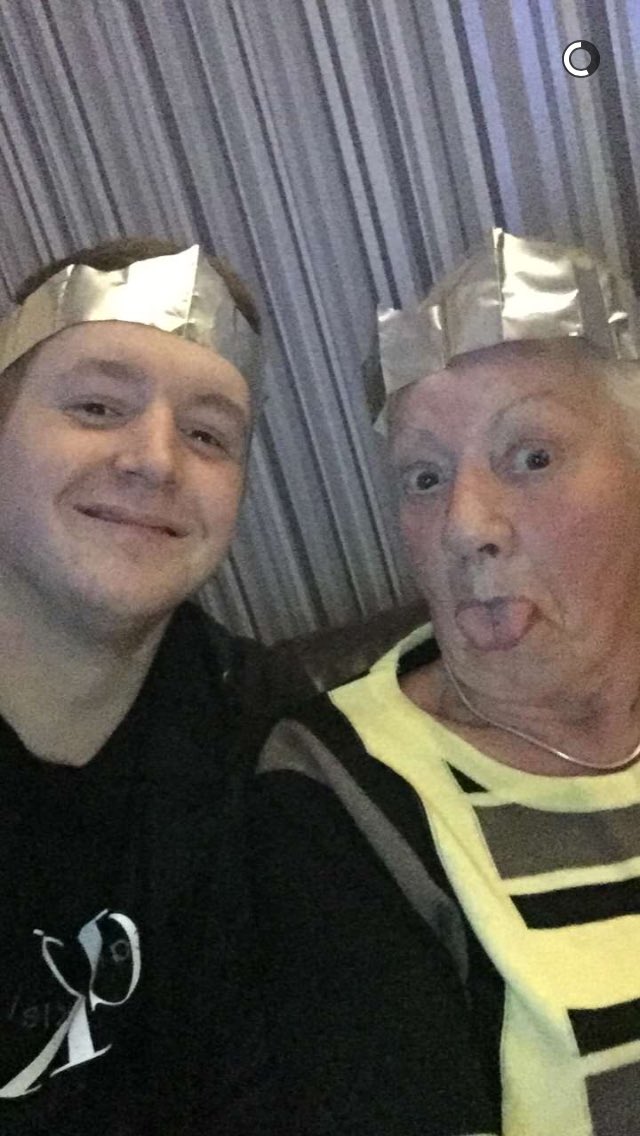 officialvcv's tweet photo. One of the KJ's greatest players has got in touch with his #tweetapaperhatselfie wishing the ginger gerrard the merriest of Christmas' x https://t.co/0x0ss3T7S0