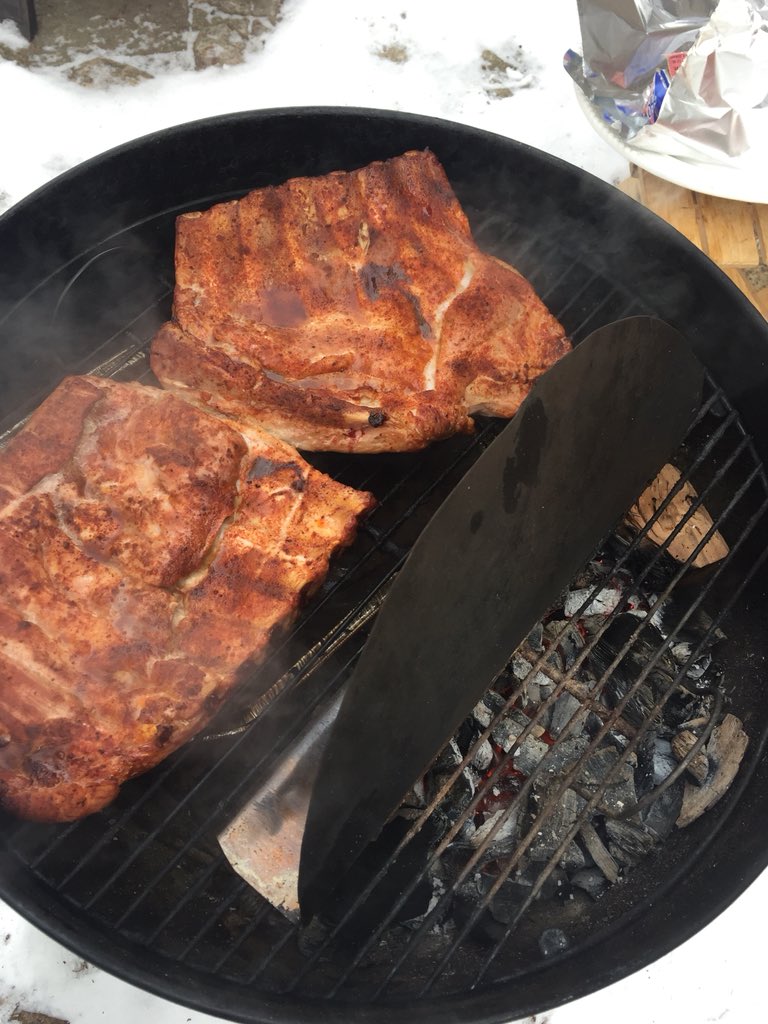 GrillingGuy's tweet photo. -9 degrees below 
Great day for ribs on the weber in MN
Merry Christmas
@BruceCiskie @mattwellens @GrillinFool @MNBBQSociety @VentureJakeF @GrillingNetwork https://t.co/T1AR32LKRt