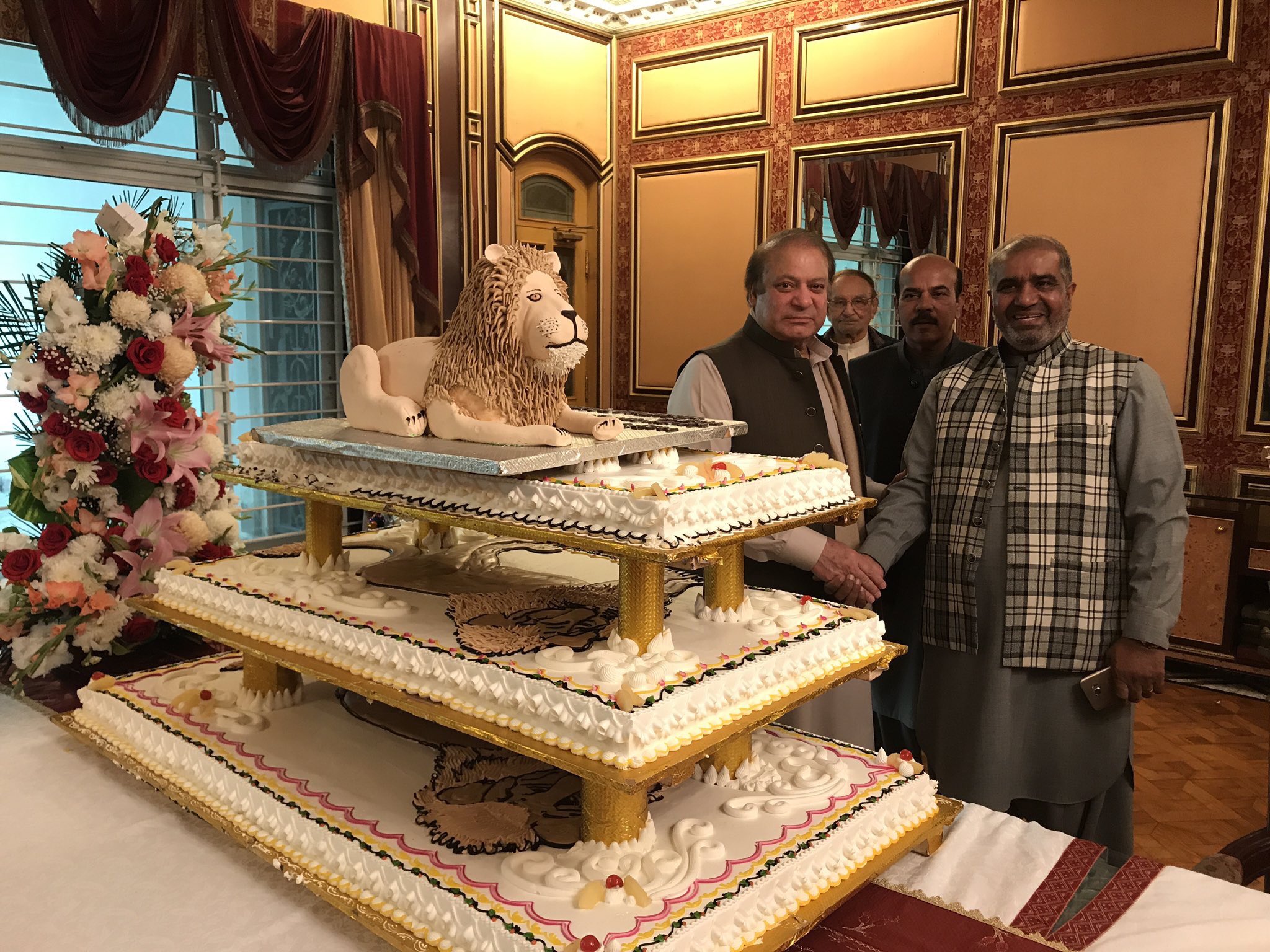 Happy bday to Pakistans greatest ever leader Mian Muhammad Nawaz Sharif        
