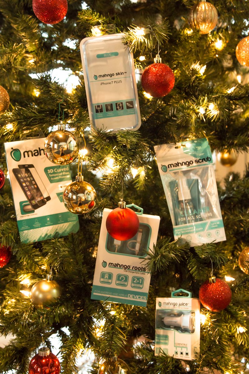 mahngolife's tweet image. Merry Christmas from #Mahngo! Check out all of the premium mobile accessories we carry! Shop for chargers, screen protectors, cases and more on mahngo.com! Save 50% OFF everything when you spend $25 or more with code "MERRYMAHNGO"!