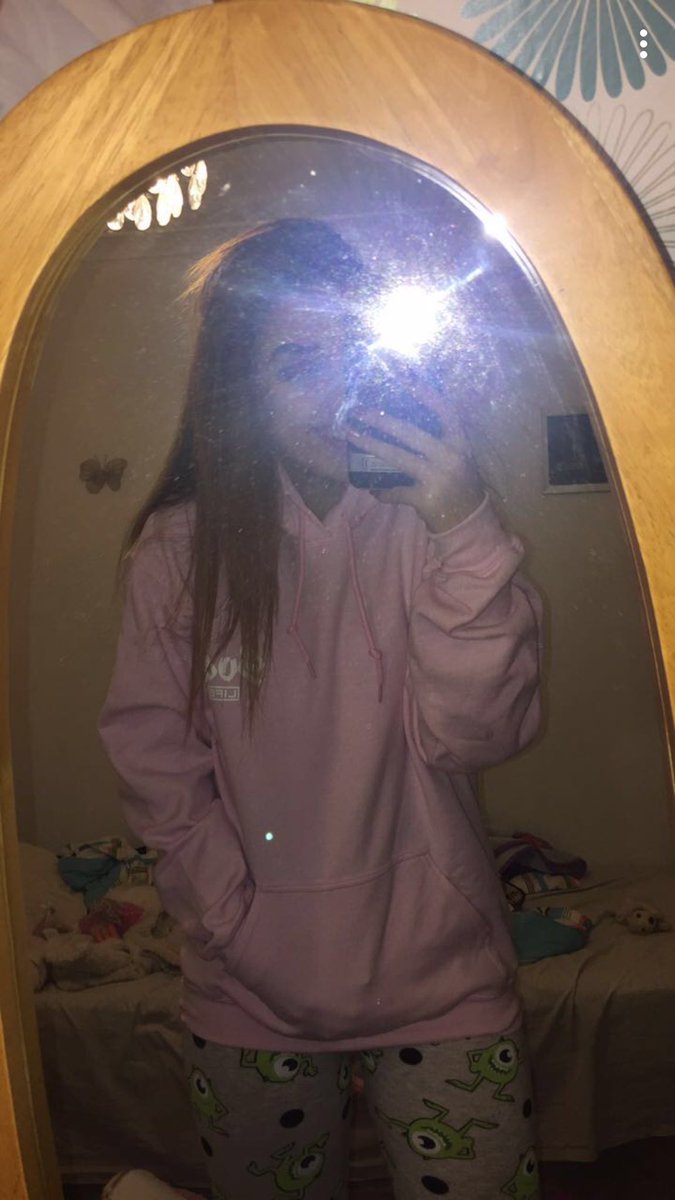 AtlanticObses's tweet image. I’ve never been so excited to receive a jumper in my life 💗 thankyou so much @Joe_Sugg @SuggLifeShop