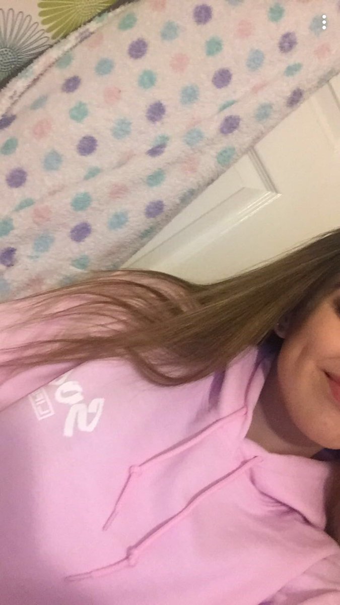 AtlanticObses's tweet image. I’ve never been so excited to receive a jumper in my life 💗 thankyou so much @Joe_Sugg @SuggLifeShop