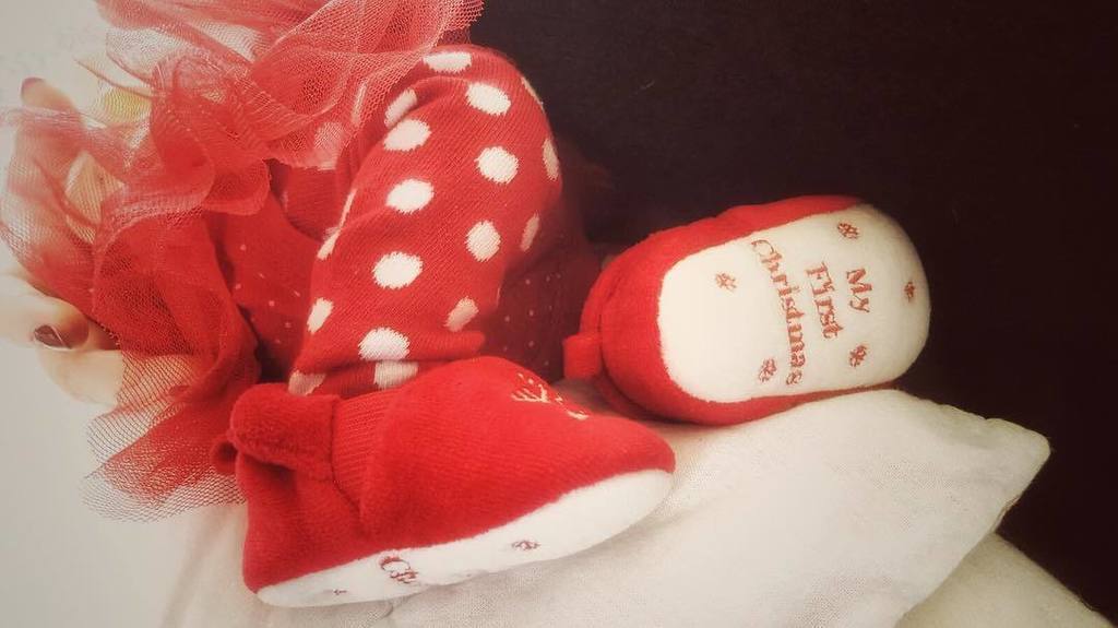 GiorgiaCellai's tweet photo. BUON NATALE!!! #ilmioprimonatale #margherita #pois #red #first #tulle #scarpebyzia #xmas #meraviglia #moments #magic #faboulos #love #pointofview #mybebygirl #assolutoamore #topdelsogno https://t.co/9wbvk1Zo9b https://t.co/A5eknj23jj