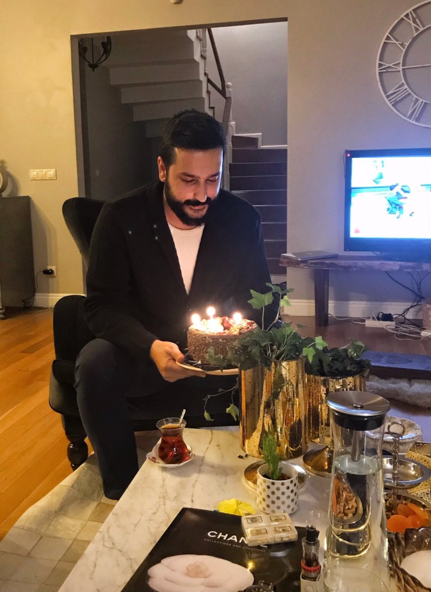 Bugün doğmuşum ben 🎈 
Acısıyla tatlısıyla geçen yıllar ;
bu yaşıma kadar ama doğru ama yanlış yürüdüm bundan sonrada doğru bildiğim yolda yürümeye devam edicem 
En başta Bu yolda en büyük destekçim olan aileme çok teşekkür ediyorum
Dostlarıma ve sevenlerime sonsuz teşekkürler 😊