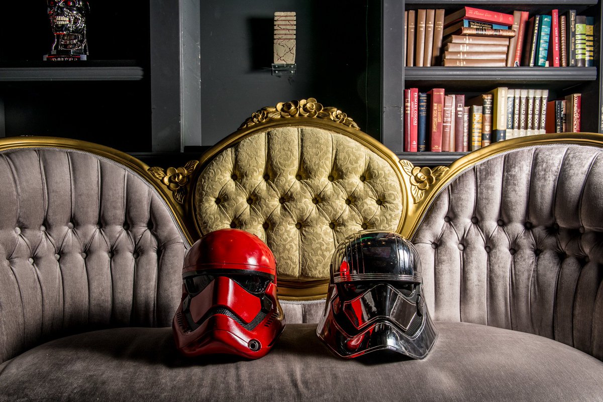 FandomBarLV's tweet photo. Star Wars night: Captain Cardinal &amp; Captain Phasma guarded General Hux while he was “dealing” with Vice Admiral Holdo! The Saber Guild taught basic lighsabers, John &amp; Kirsten got engaged! Photos @mbkeene (12-23-2017) #MFBLV #Fandom #Cosplay #DTLV #LasVegas #StarWars #TheLastJedi https://t.co/DDiz5qODPh