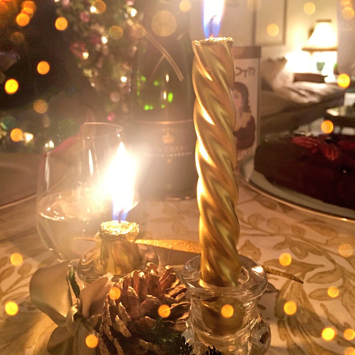 FlaviaF_1310's tweet photo. May the joy of #Christmas fill our hearts with renewed hope and dreams 💫❄️✨#ChristmasDay2017 #MerryXmas #BuonNatale #JoyeuxNoel #FelizNavidad2017 #HappyChristmas #HappyHolidays #merrynight #sleeptight #sognidoro 🌠 https://t.co/YGWXJQTusN