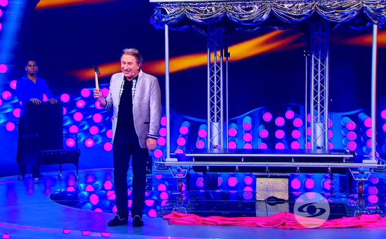 CaracolTV's tweet photo. ¿Estás preparado para un gran espectáculo de magia? @magojosesimhon está en el #FestivalDelHumor: https://t.co/kWgEIJdk1Y https://t.co/xAthzUdNIw