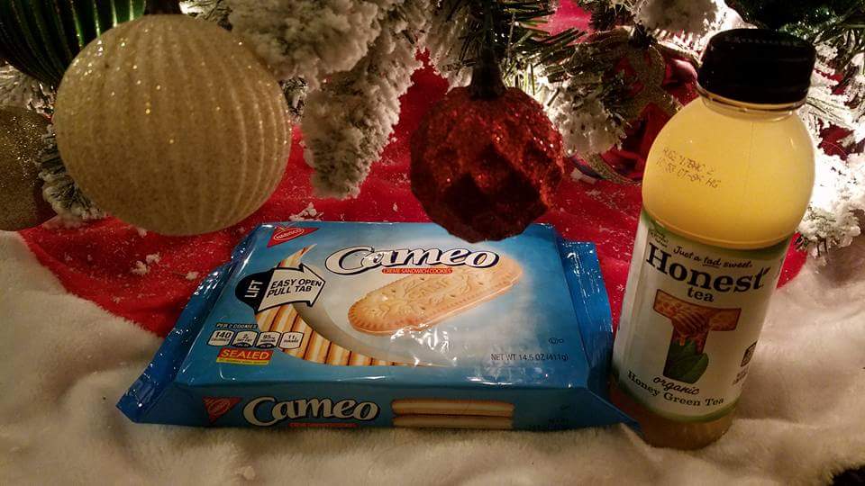 Jabyp's tweet photo. #SantaWasGood @HonestTea @nabisco https://t.co/Z5ajHtbYSq
