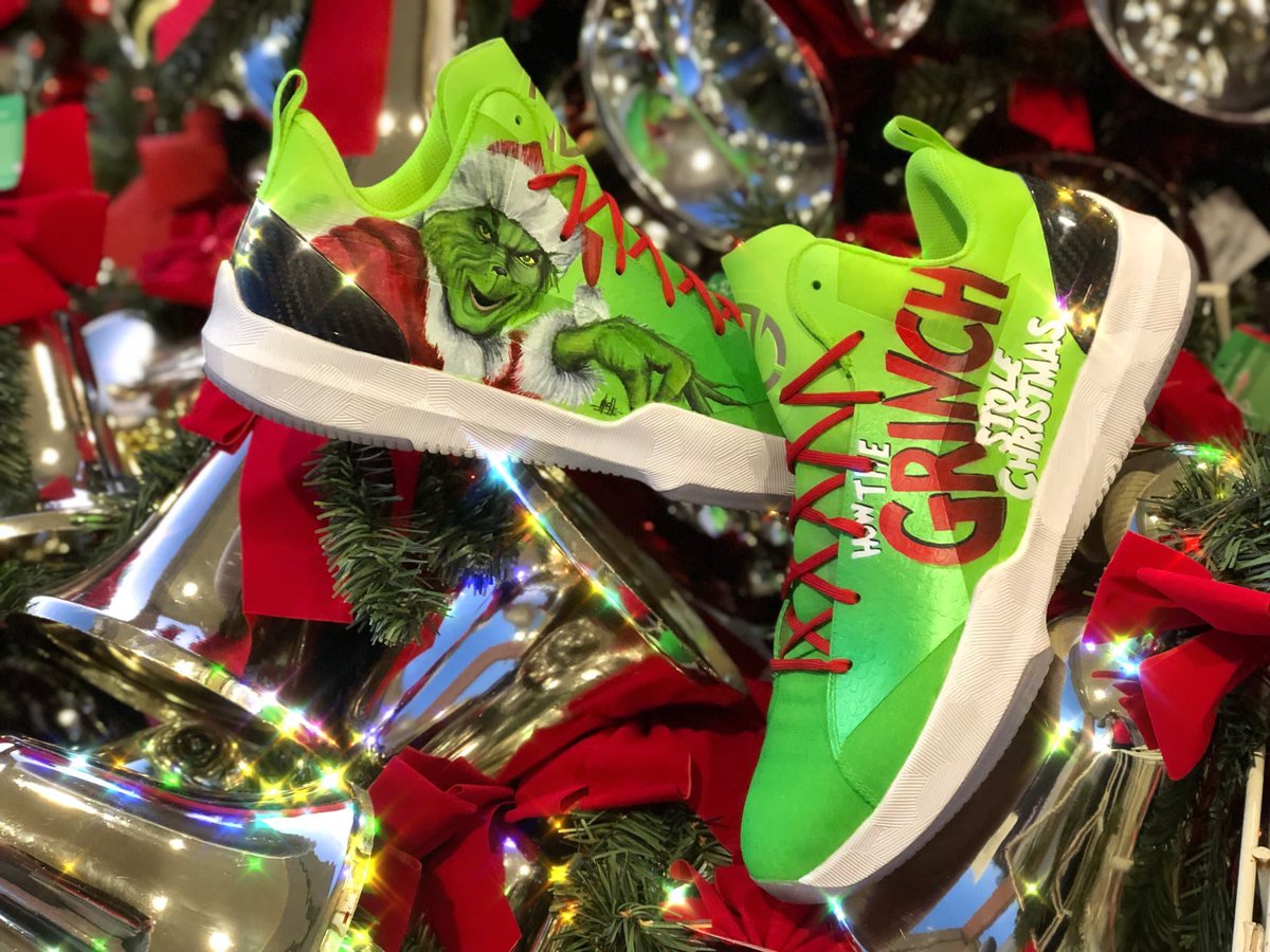 Custom ZO2s for Lonzo’s Christmas game, made by <a href="/MACHE275/">Mache</a>.