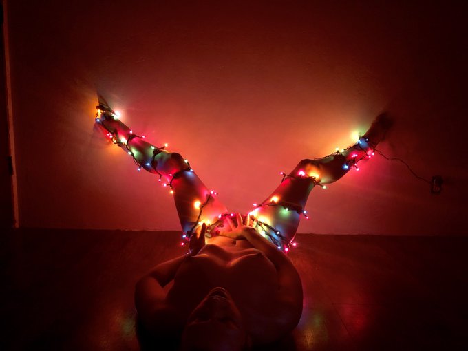 Light me up! #masterbationmonday #erotic #MerryChristmasEveryone https://t.co/Xl5ZY6y7sL
