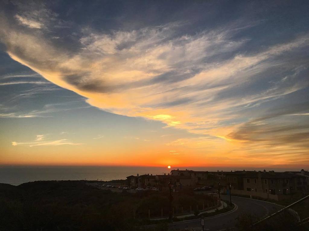 stepharriaga's tweet photo. Happy holidays and to all a good night! 🤗🥂
#travel #takemeback #wanderlust #WellTravelled #traveladdict #travelphotography #nature #naturelover #natureaddict #aov #adventure #adventures #vsco #vscocam #vscogood #visualsgang #visualsoflife #mytinyatla… https://t.co/yjudz3gMKh https://t.co/PV3kbK9sQ0