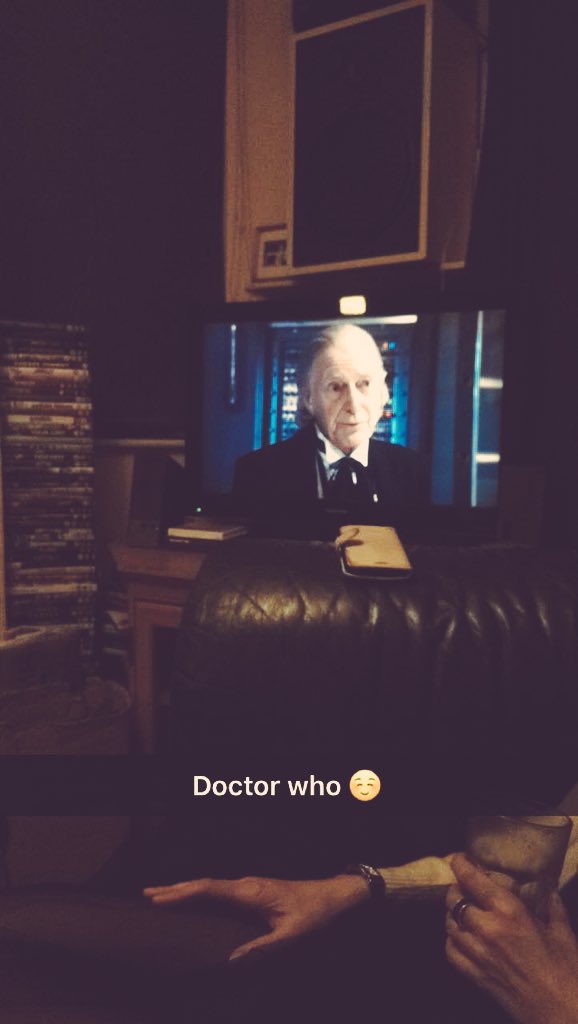 EcoEmo96's tweet photo. So tonight's doctor who special was amazing !! What a brilliant and emotional send off for peter capaldi , can't wait for spring and To see what Jodie Whittaker brings to the role 🌲🎄 #DoctorWhoXmas #christmas #ChristmasSpecial #goodbyepetercapaldi #hellojodiewhittaker https://t.co/pvUaYXQES4