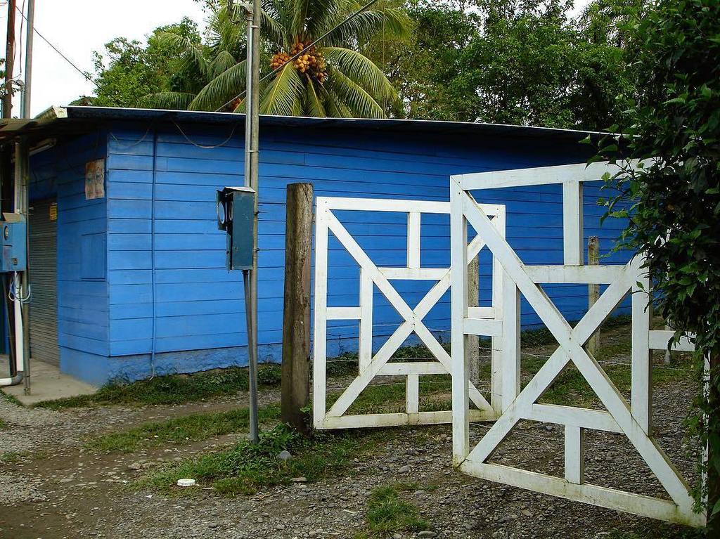 eric_eigner's tweet image. 3 Dimensions In Blue White And Green - Costa Rica, 2009
#ericjohneignerphotography #3dimension #thirddimension #costarica #puertoviejo #goseetheworld #travel #travelphotography #grammercollective #streets_storytelling #ig_street #tbt #minimalism ift.tt/2BA4fK8