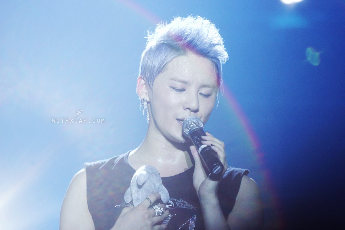 mhbR5F8aqzQV22y's tweet photo. #XIA14thAnniversary 

心から幸せそうに歌う人✨ https://t.co/fe4g13FjS0
