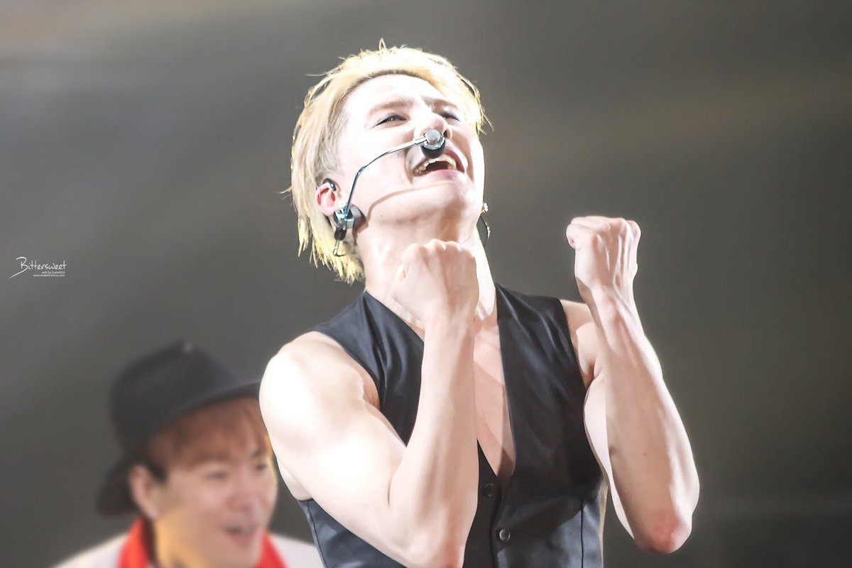 mhbR5F8aqzQV22y's tweet photo. #XIA14thAnniversary 

心から幸せそうに歌う人✨ https://t.co/fe4g13FjS0