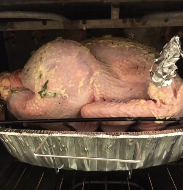 KitchenSprout's tweet photo. #FreshTurkey from .@dilisos #ChristmasDinner #FlavourInjector #CajunButterNBeer #BaconWrappedTurkey #HomemadeStuffing #Aromatics #ChickenBroth #AndouilleSausage #Sage #Cranberry #Walnuts #Parsley #FreshBread #HomeChef #MerryChristmas #CheersFromToronto🎅🏻🎄🎅🏻🎄🎅🏻🎄 https://t.co/IKzJhAVMWf