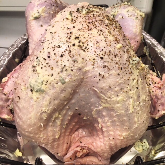 KitchenSprout's tweet photo. #FreshTurkey from .@dilisos #ChristmasDinner #FlavourInjector #CajunButterNBeer #BaconWrappedTurkey #HomemadeStuffing #Aromatics #ChickenBroth #AndouilleSausage #Sage #Cranberry #Walnuts #Parsley #FreshBread #HomeChef #MerryChristmas #CheersFromToronto🎅🏻🎄🎅🏻🎄🎅🏻🎄 https://t.co/IKzJhAVMWf