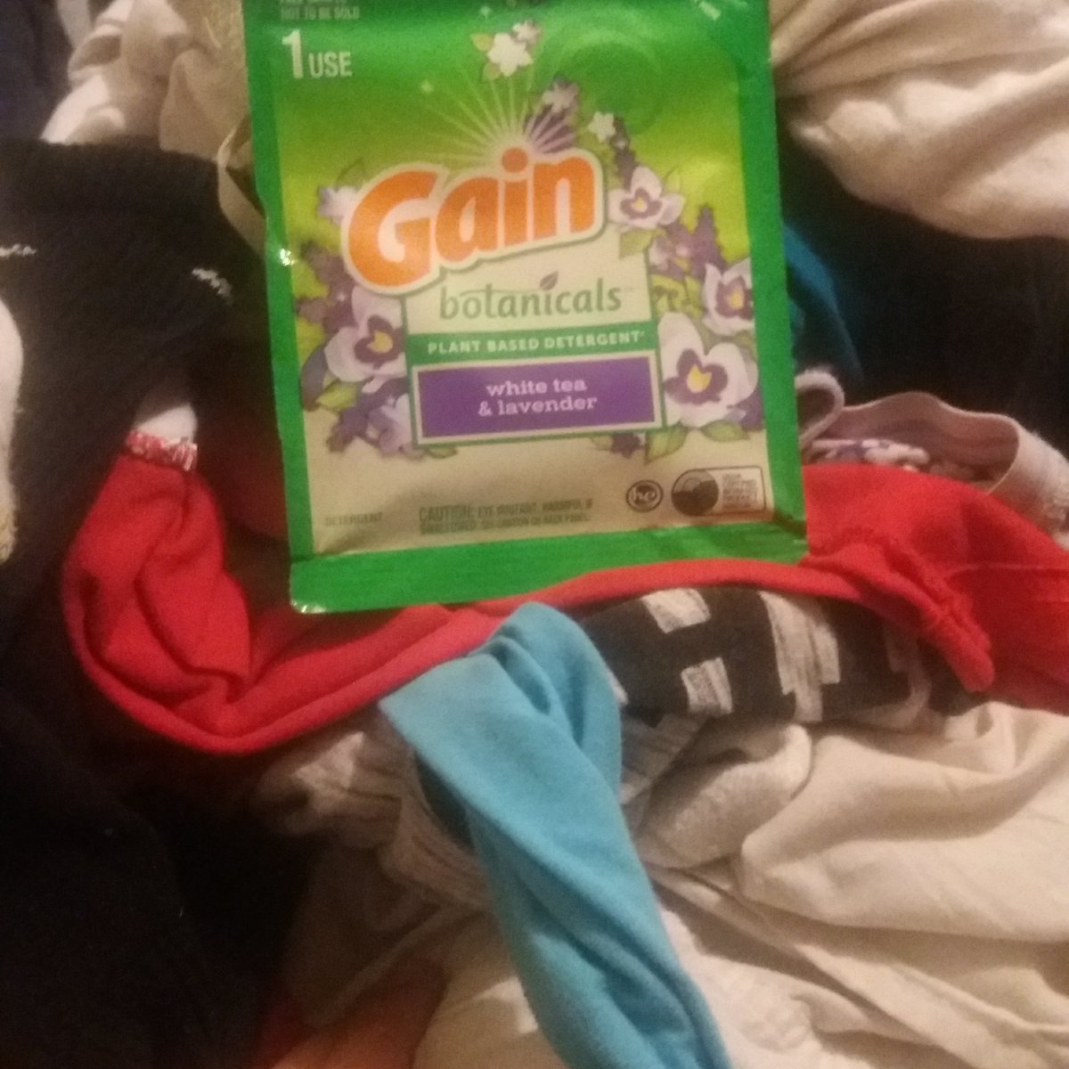 Shyricann's tweet photo. smell so good , got my cloths clean #GainBotanicalsAtTarget @Influenster #complimentary https://t.co/GtmRIjZYJH
