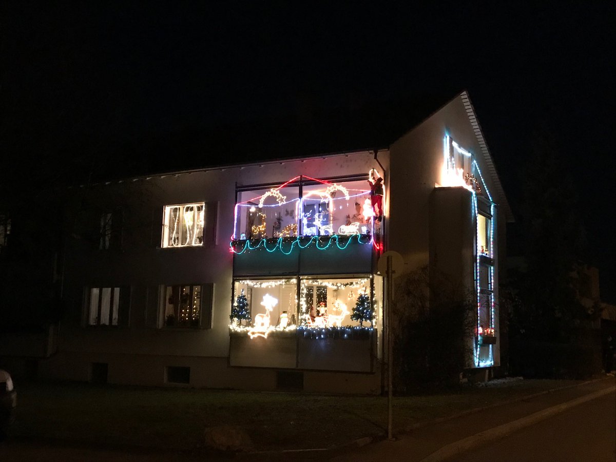 hjstark's tweet photo. Fancy Christmas decorations... https://t.co/nkelNXHr5g
