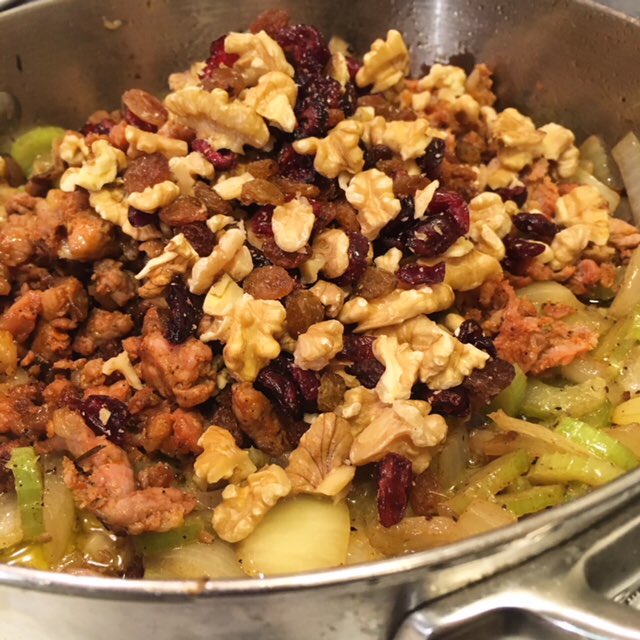 KitchenSprout's tweet photo. #FreshTurkey from .@dilisos #ChristmasDinner #FlavourInjector #CajunButterNBeer #BaconWrappedTurkey #HomemadeStuffing #Aromatics #ChickenBroth #AndouilleSausage #Sage #Cranberry #Walnuts #Parsley #FreshBread #HomeChef #MerryChristmas #CheersFromToronto🎅🏻🎄🎅🏻🎄🎅🏻🎄 https://t.co/ZQ68foFWRJ
