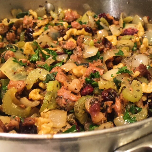 KitchenSprout's tweet photo. #FreshTurkey from .@dilisos #ChristmasDinner #FlavourInjector #CajunButterNBeer #BaconWrappedTurkey #HomemadeStuffing #Aromatics #ChickenBroth #AndouilleSausage #Sage #Cranberry #Walnuts #Parsley #FreshBread #HomeChef #MerryChristmas #CheersFromToronto🎅🏻🎄🎅🏻🎄🎅🏻🎄 https://t.co/Mp3x28rn4O