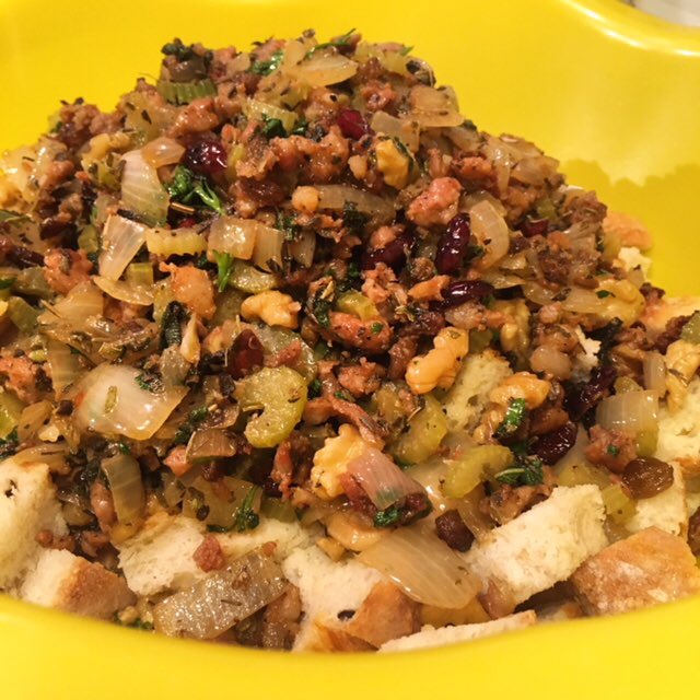 KitchenSprout's tweet photo. #FreshTurkey from .@dilisos #ChristmasDinner #FlavourInjector #CajunButterNBeer #BaconWrappedTurkey #HomemadeStuffing #Aromatics #ChickenBroth #AndouilleSausage #Sage #Cranberry #Walnuts #Parsley #FreshBread #HomeChef #MerryChristmas #CheersFromToronto🎅🏻🎄🎅🏻🎄🎅🏻🎄 https://t.co/Mp3x28rn4O