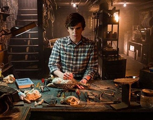 MishPadackles's tweet image. Freddie Highmore appreciation tweet ♥️
#ArthurEtLesMinimoys 
#CharlieEtLaChocolaterie
#BatesMotel 
#TheGoodDoctor