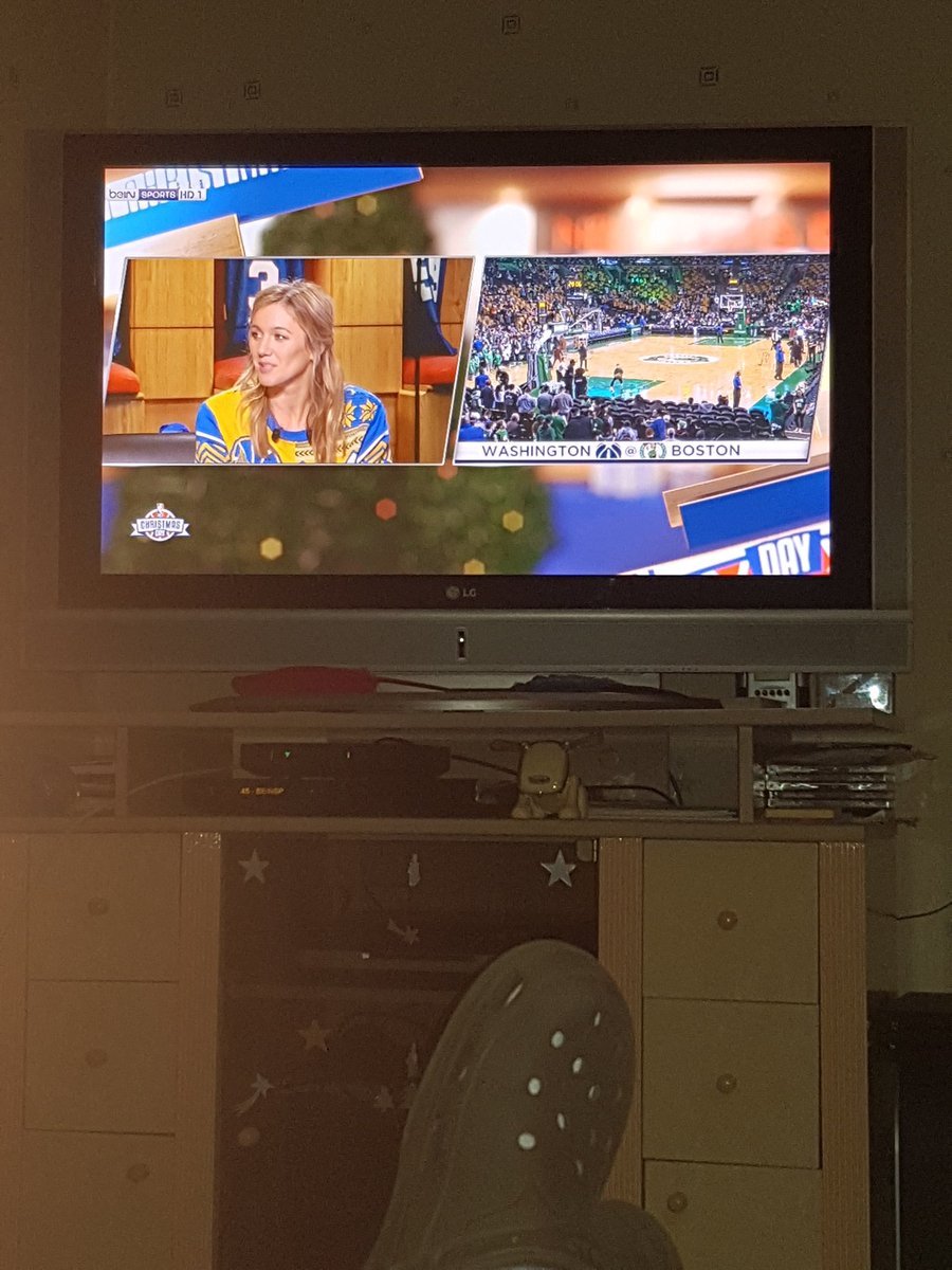 Des crocs et du basket. On respire ;) #NBAExtra