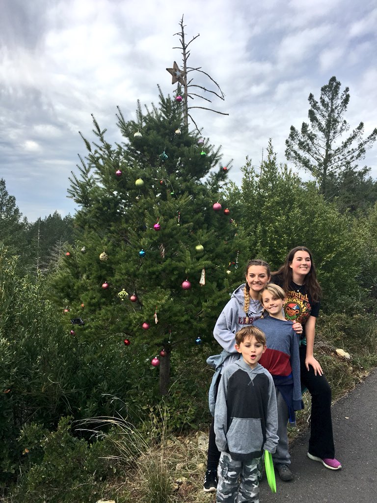 buckeyemon's tweet photo. Merry Christmas from the Top of Los Alamos!!! #annualchristmashike #crazykids #californialove #sonomacounty #winterbreak17 #familytraditions #blessed https://t.co/uStUvhkv6E