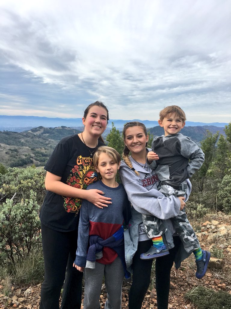 buckeyemon's tweet photo. Merry Christmas from the Top of Los Alamos!!! #annualchristmashike #crazykids #californialove #sonomacounty #winterbreak17 #familytraditions #blessed https://t.co/uStUvhkv6E