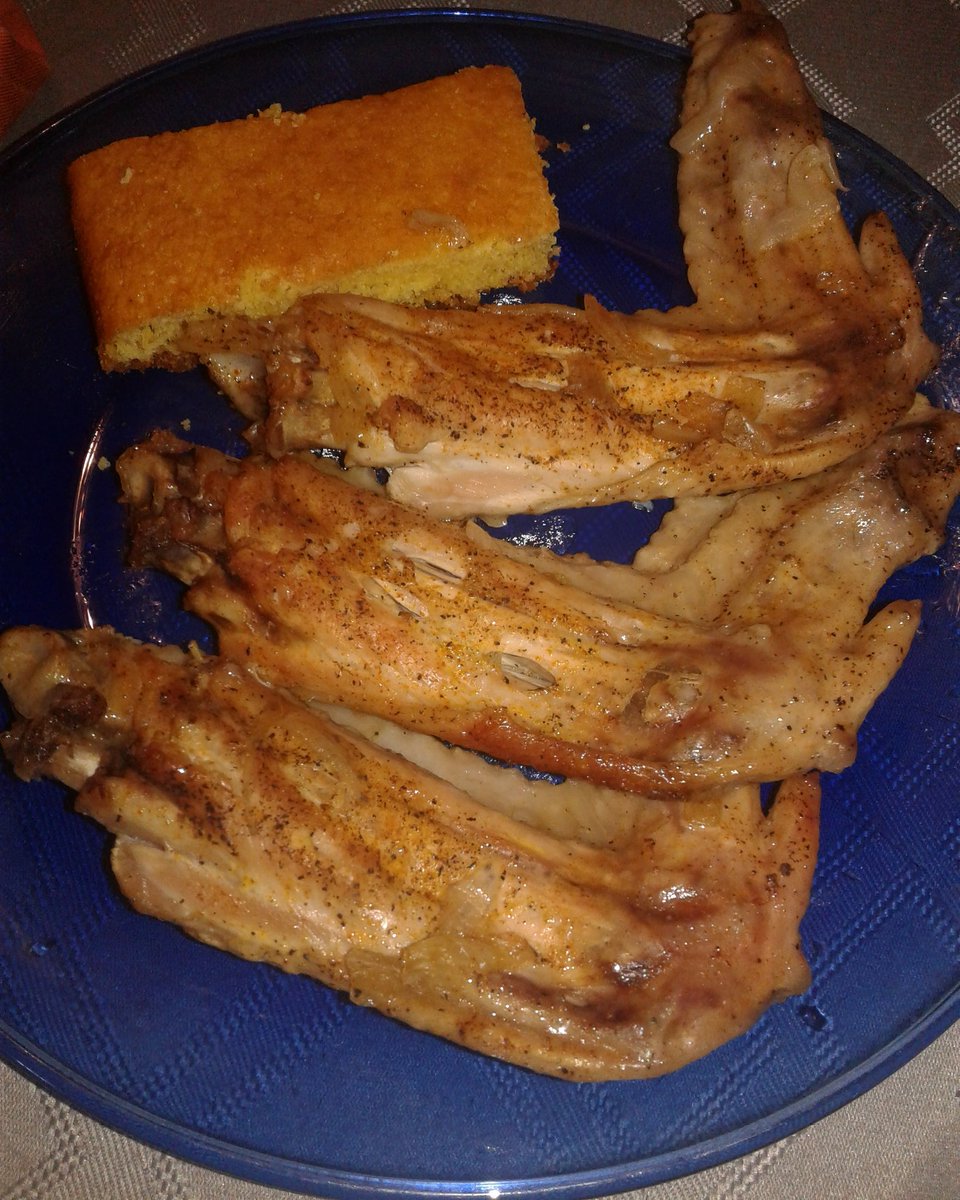 tirrickosmith's tweet photo. Cooking it up....... Roasted Turkey Wings with Vanilla Cornbread!!!!!!
#tirrickobadiahsmith #tirrick #Obadiah #smith #theuniversalartist #beverlyhills #whitesmithestate #Cooking #food #chicken #vegetables #rice #homecooking #neilwhite !.!. https://t.co/0Td9pNF5FU