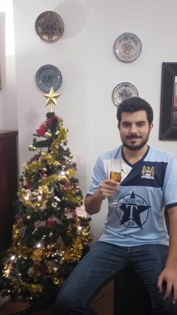 trianacityfs's tweet photo. El @trianacityfs es un club de tradiciones. Por ello, no podemos dejar pasar que el crack de @jcarlosperez_p os felicite la navidad un año más. #SomosUno #FelicesFiestas 💙💙💙 https://t.co/6rJ6Biq9tR