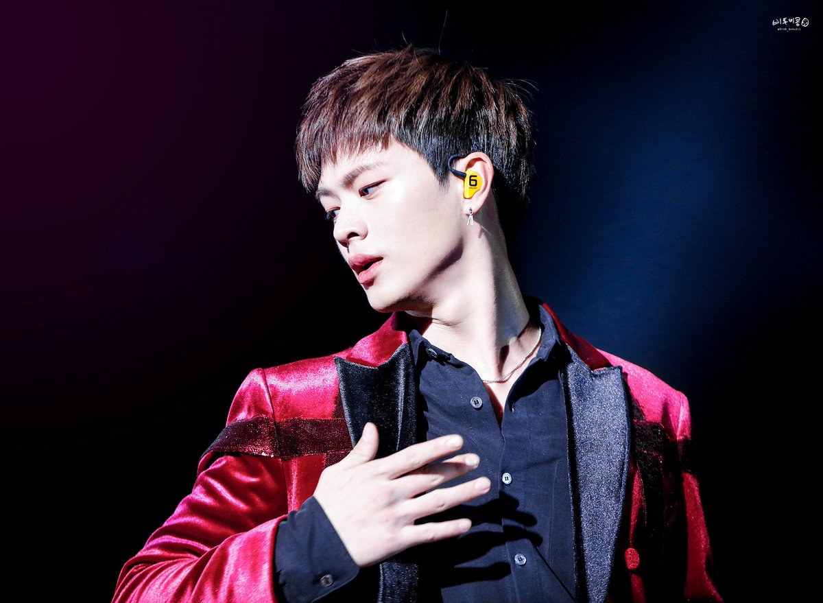 borntobeatSpain's tweet photo. [FOTOS] 241217 #BTOBTIME2017
#OurConcert #SungJae (2° Día)

Cr. En las fotos https://t.co/isI9PkIovz