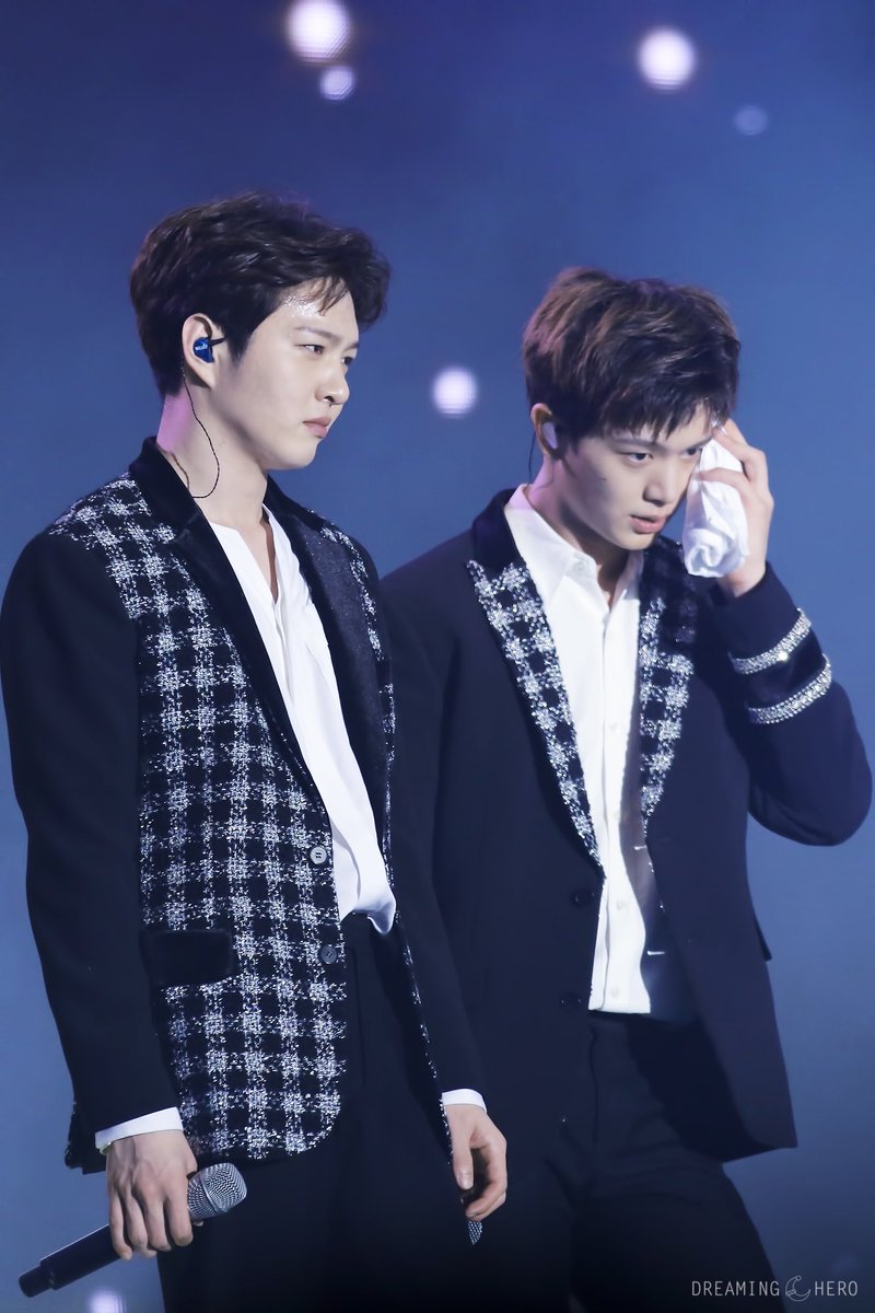 borntobeatSpain's tweet photo. [FOTOS] 241217 #BTOBTIME2017
#OurConcert #비투비 #BTOB
(2° Día)

Cr. En las fotos https://t.co/xlIEF7UYkj