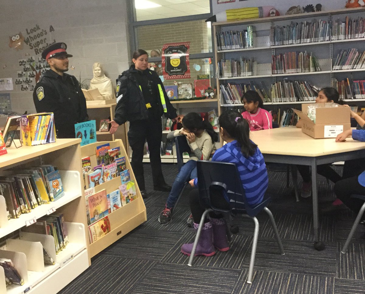 SibGEMS's tweet photo. We @SIBpeel continue our tradition of creating Christmas appreciation packages for our @PeelPoliceMedia officers that have to work today’s shift...we hope you like them @Hiltz1881 @JaySugunan @PeelSchools #GirlLove #keepingussafe #appreciation #peelpolice https://t.co/BB7SdSTspb