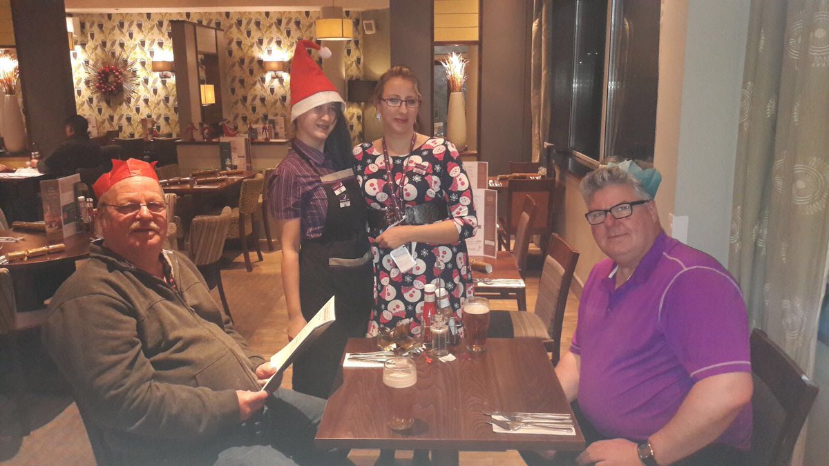 Fazz616's tweet photo. Merry Christmas from Premier Inn Old TraffordπGuests from Sweden, China&Singapore!ππΌ#PIWOW #12daysofguestmas @Pipulse1 @SDEBDD @nettyheaton1 https://t.co/VKKK0lHv5M