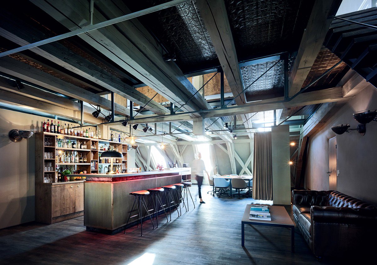 ltguyette's tweet image. When you brand for a living, incorporating your clients into your aesthetic creates a very personal message about your business strategy, #brandeddesign, #officefurinturenow, hubs.ly/H09wTqS0