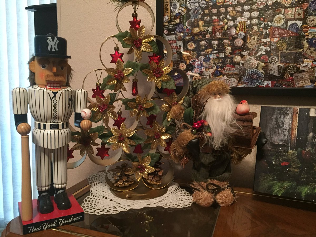 DHeuberger's tweet photo. @NYYankeesNews1  Merry Christmas, go Yanks! 🎄⚾️👍 https://t.co/odmI1KMaes