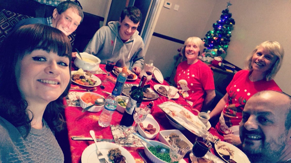 automaticflash's tweet photo. Top day with Fam! Eaten too much, been spoilt but best of all spent it with important people I donโt see too often โฅ๏ธ #ChristmasDay #BackToYorkshire https://t.co/ObVnP6P9xh