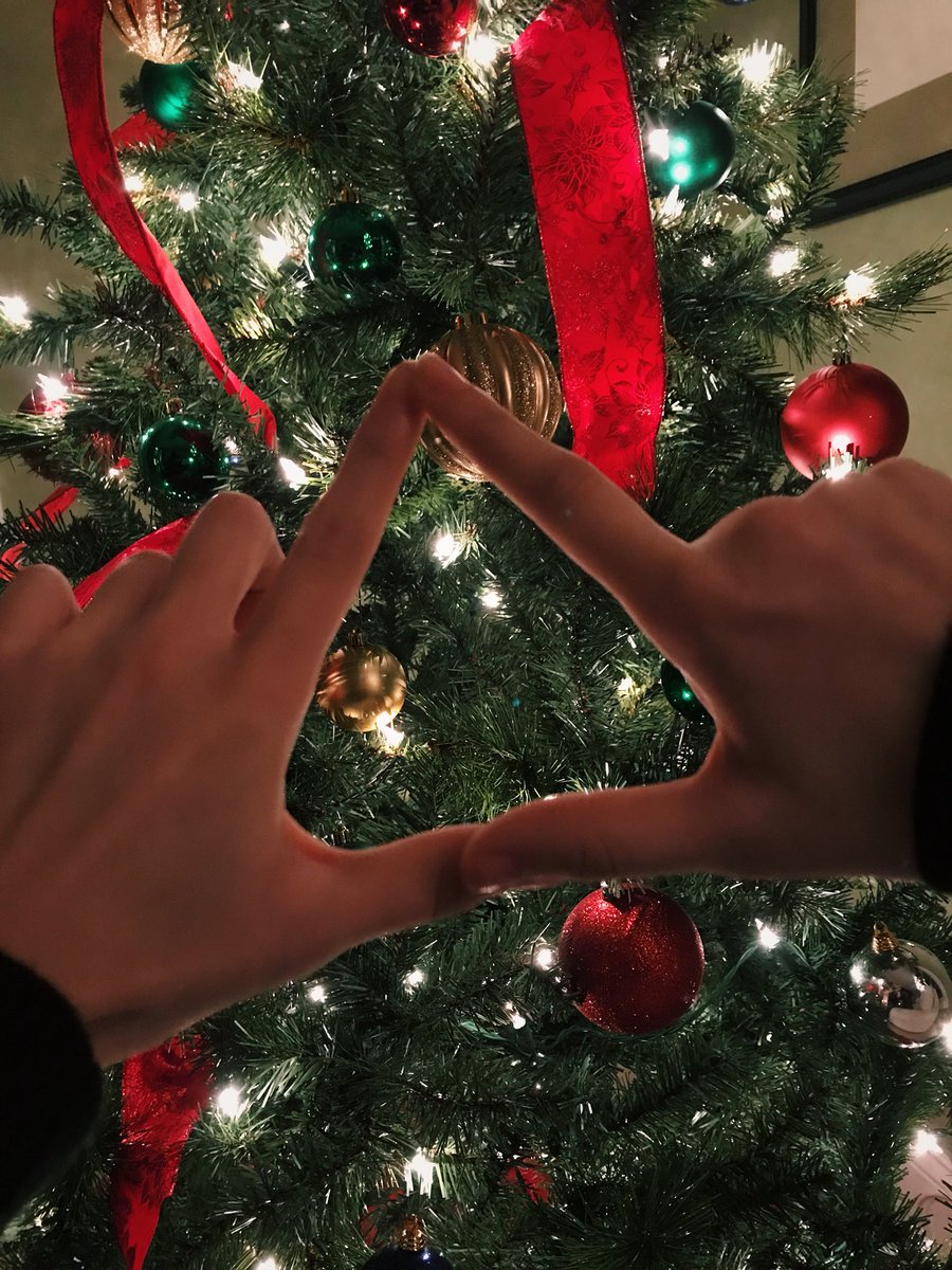 Tri Delta wishes you a very, merry Christmas! May your day be filled with love and laughter🎄