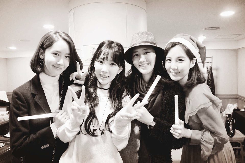 fabyoong's tweet photo. yoona went to support taeyeon, exo and bts this year is a concept i love https://t.co/0SRmld5lcC