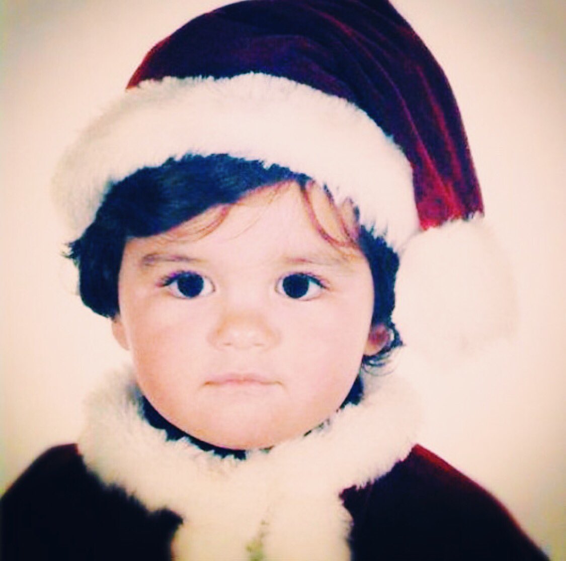 AbrahamMateo's tweet photo. Cómo y dónde habéis pasado la navidad?🎅🏼 #Throwback #Santabraham 🤣 https://t.co/4gG5ImbSN0