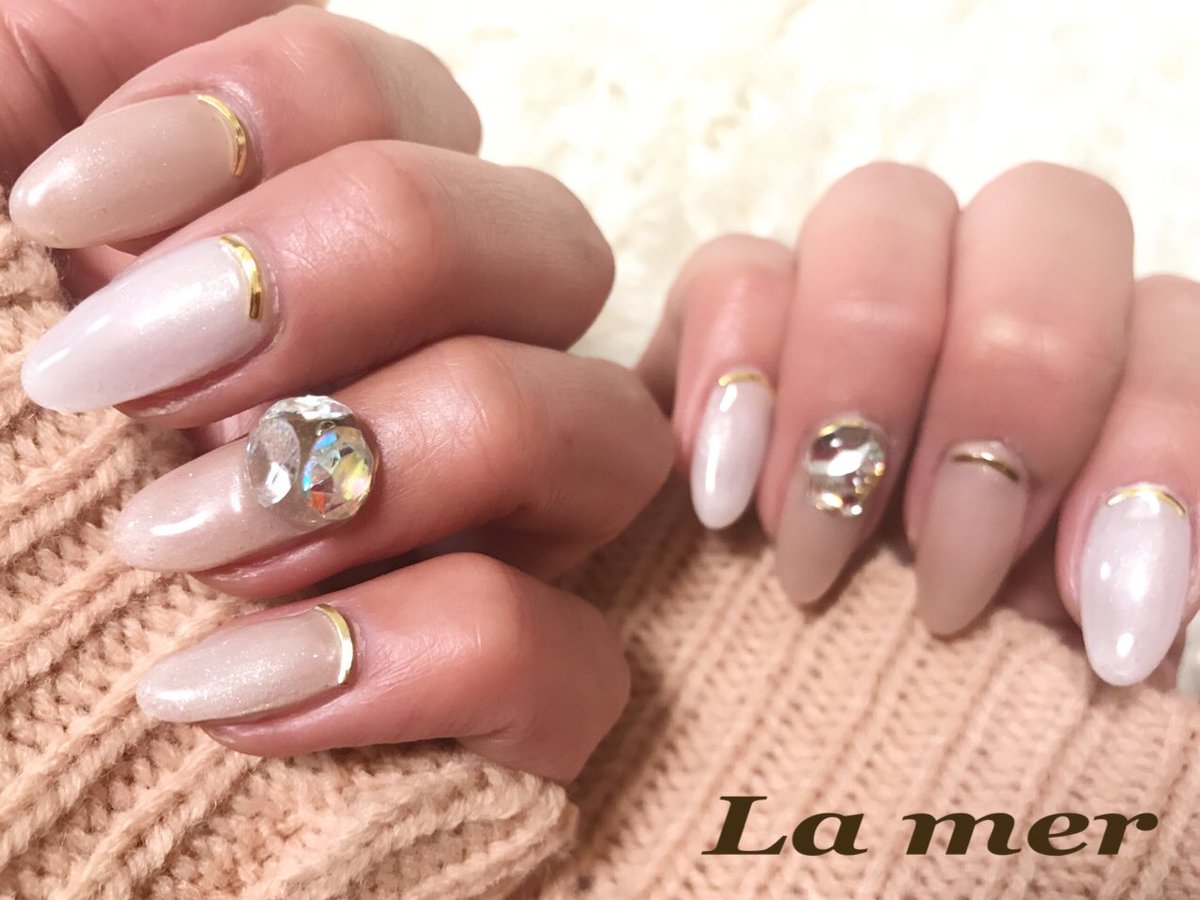 今年も残り3日の営業！全力で頑張ります💅

オススメ新色カラー✨
#冬ネイル#オフィスネイル#スワロフスキー#上品ネイル

千葉市 若葉区 都賀 ネイルサロン La mer
ご予約は043-235-4550まで⭐️