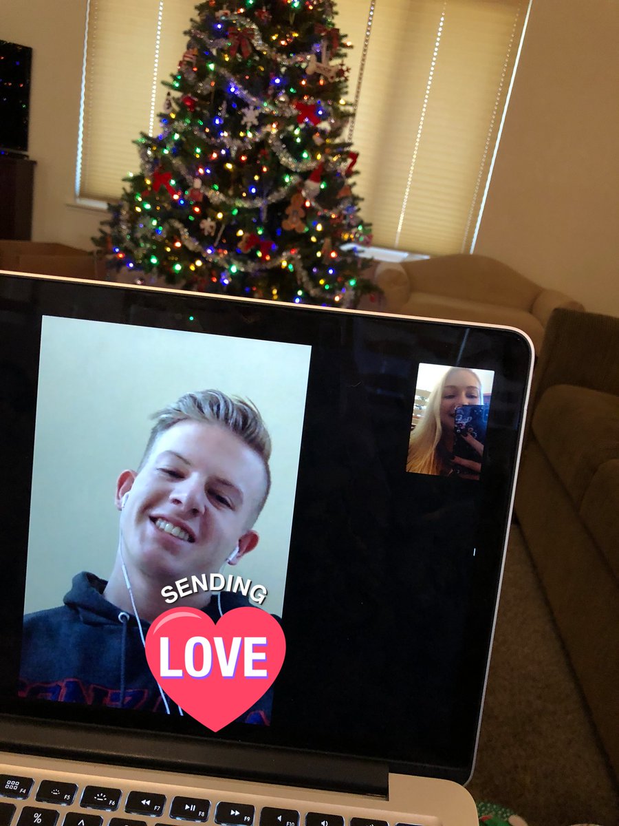 justine_wc's tweet image. Our first Christmas apart 💔 I love you babe and I’m so proud of everything you’re doing! 🎄
