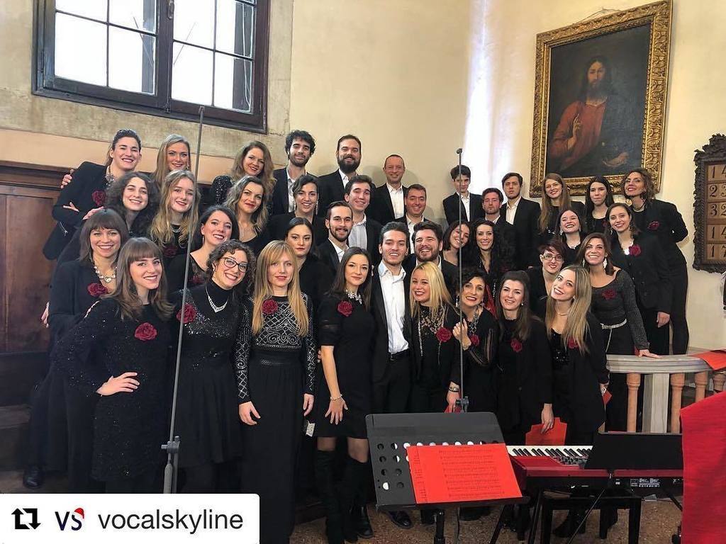 candyenne22's tweet photo. Nessuna didascalia basterebbe per descrivere quello che siamo #vocalskyline ❤ https://t.co/ElfBolq40x https://t.co/CLJ70DnYi0